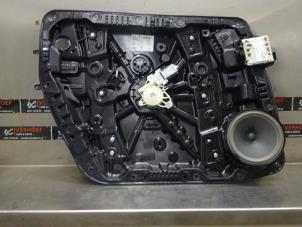 Gebruikte Ruitmechaniek 4Deurs links-voor Mercedes GLA (H247) 1.3 200 Turbo 16V Prijs op aanvraag aangeboden door Verhoef Cars & Parts