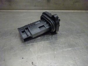 Gebruikte Luchthoeveelheidsmeter BMW 1 serie (F20) 116i 1.5 12V Prijs € 35,00 Margeregeling aangeboden door Verhoef Cars & Parts