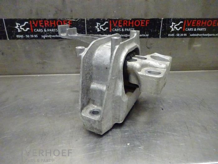 Gebruikte Motorsteun Volkswagen Passat Variant (3G5) 1.5 TSI 16V Prijs € 50,00 Margeregeling aangeboden door Verhoef Cars & Parts