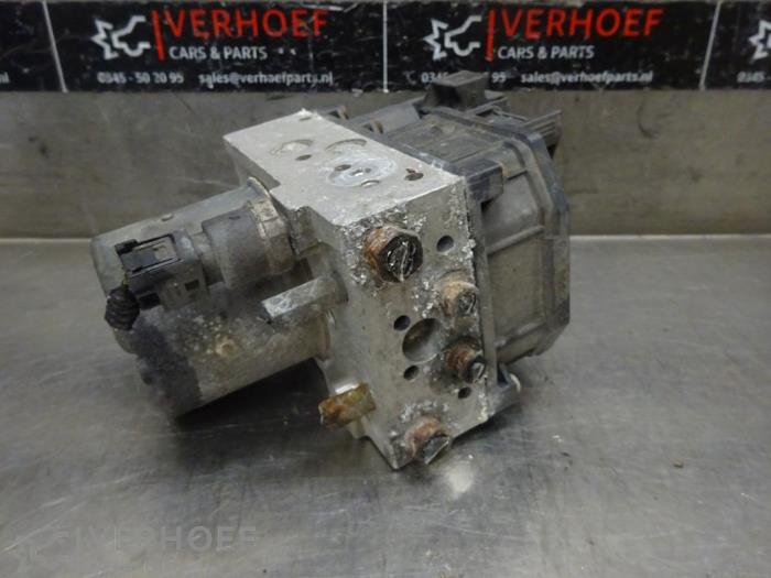 Gebruikte ABS Pomp Toyota Avensis Wagon (T25/B1E) 2.0 16V VVT-i D4 Prijs € 350,00 Margeregeling aangeboden door Verhoef Cars & Parts