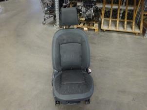 Gebruikte Voorstoel rechts Nissan Qashqai (J10) 1.6 16V Prijs € 125,00 Margeregeling aangeboden door Verhoef Cars & Parts