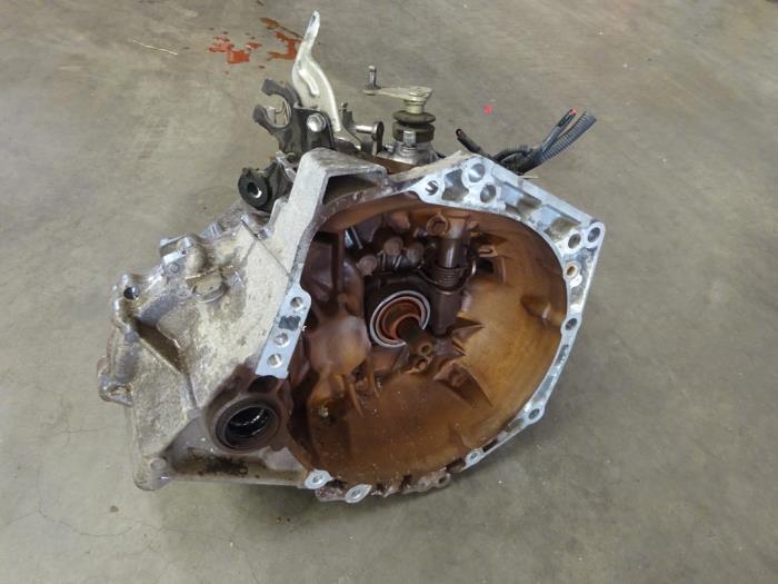Versnellingsbak van een Peugeot 107 1.0 12V 2012