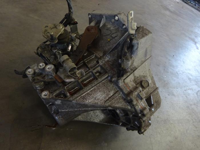 Versnellingsbak van een Peugeot 107 1.0 12V 2012