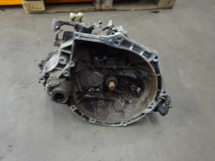 Versnellingsbak van een Peugeot 208 I (CA/CC/CK/CL) 1.2 Vti 12V PureTech 82 2012