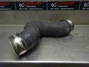 Gebruikte Intercooler Slang Volkswagen Transporter/Caravelle T5 1.9 TDi Prijs € 24,20 Inclusief btw aangeboden door Verhoef Cars & Parts