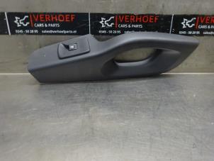 Gebruikte Elektrisch Raam Schakelaar Opel Vivaro 1.6 CDTi BiTurbo Prijs op aanvraag aangeboden door Verhoef Cars & Parts