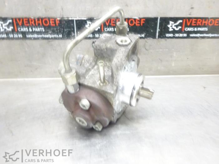 Gebruikte Dieselpomp Toyota Avensis Wagon (T27) 2.2 16V D-4D-F 180 Prijs € 150,00 Margeregeling aangeboden door Verhoef Cars & Parts