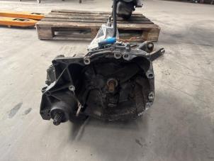 Gebruikte Versnellingsbak Renault Twingo II (CN) 1.2 Prijs € 300,00 Margeregeling aangeboden door Verhoef Cars & Parts