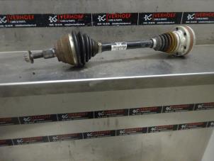 Gebruikte Homokineetas links-voor Volkswagen Golf Plus (5M1/1KP) 1.4 TSI 122 16V Prijs € 50,00 Margeregeling aangeboden door Verhoef Cars & Parts