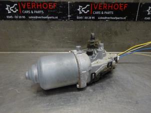 Gebruikte Ruitenwissermotor voor Toyota Yaris II (P9) 1.0 12V VVT-i Prijs € 35,00 Margeregeling aangeboden door Verhoef Cars & Parts