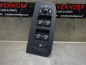 Gebruikte Schakelblok ruiten Volvo V60 II (ZW) 2.0 T4 16V Prijs € 75,00 Margeregeling aangeboden door Verhoef Cars & Parts