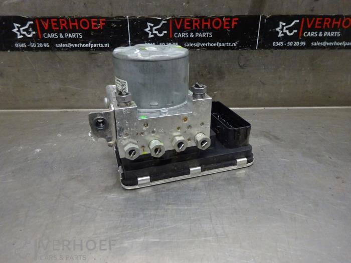 Gebruikte ABS Pomp Volvo V60 II (ZW) 2.0 T4 16V Prijs € 250,00 Margeregeling aangeboden door Verhoef Cars & Parts