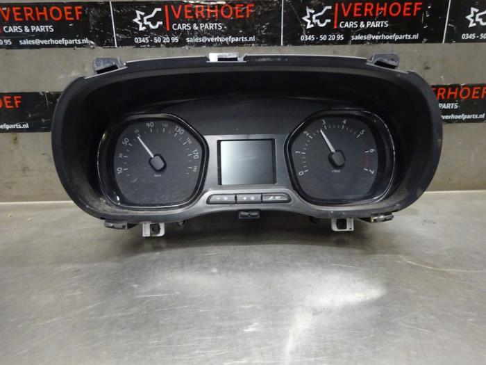 Instrumentenpaneel van een Toyota ProAce 1.5 D-4D 100 16V 2020