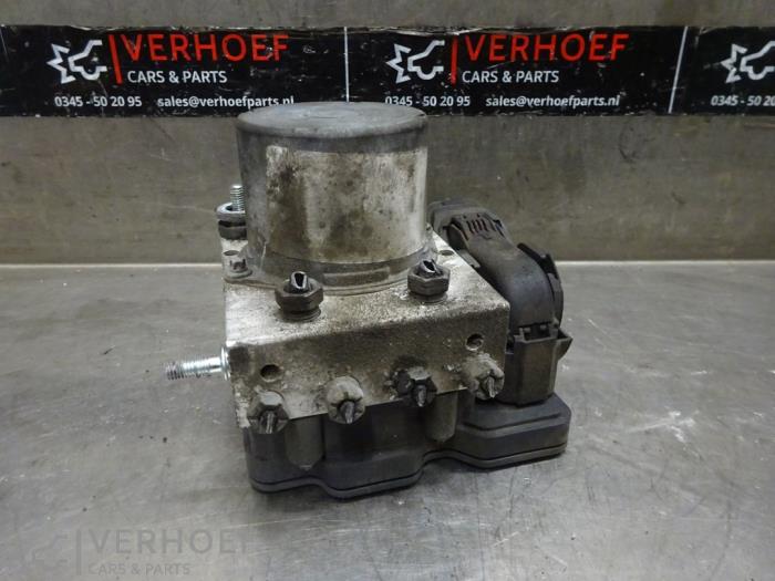 Gebruikte ABS Pomp Nissan NV 400 (M9J) 2.3 dCi 170 16V Prijs op aanvraag aangeboden door Verhoef Cars & Parts