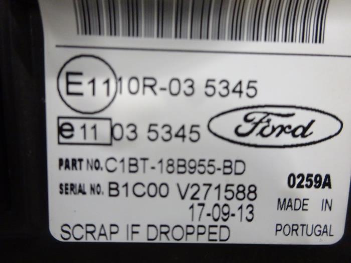 Display Interieur van een Ford Fiesta 6 (JA8) 1.25 16V 2013