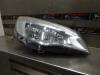 Opel Astra J (PC6/PD6/PE6/PF6) 1.4 16V ecoFLEX Koplamp rechts