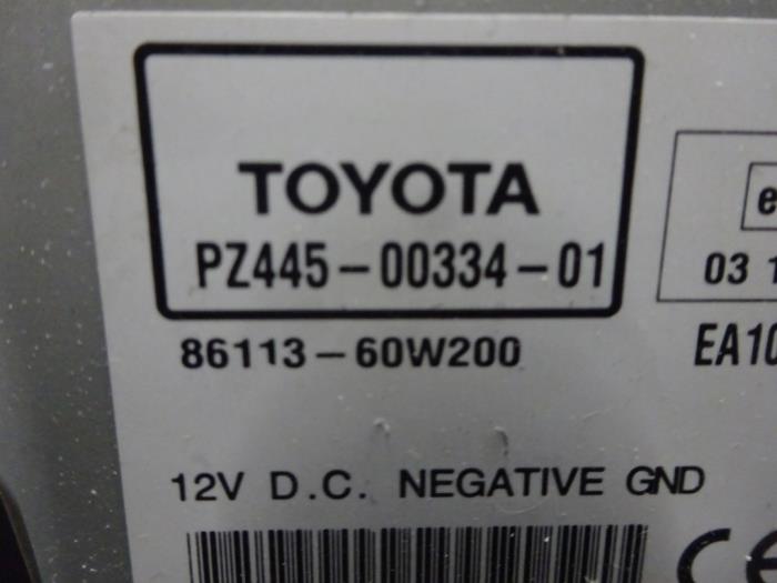 Display Multi Media regelunit van een Toyota Prius (ZVW3) 1.8 16V 2009