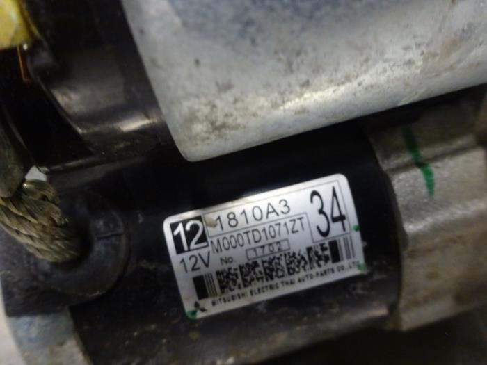 Startmotor van een Mitsubishi Space Star (A0) 1.2 12V 2021