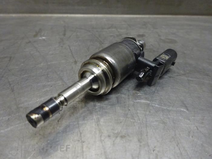 Gebruikte Injector (benzine injectie) Volkswagen Golf VIII (CD1) 1.5 eTSI 16V Prijs € 75,00 Margeregeling aangeboden door Verhoef Cars & Parts