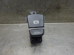 Gebruikte Schakelaar handrem BMW M5 (F90) 4.4 xDrive V8 32V TwinPower Turbo Prijs op aanvraag aangeboden door Verhoef Cars & Parts