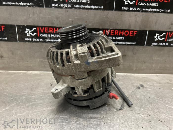 Gebruikte Dynamo Renault Twingo II (CN) 1.2 16V Prijs € 40,00 Margeregeling aangeboden door Verhoef Cars & Parts