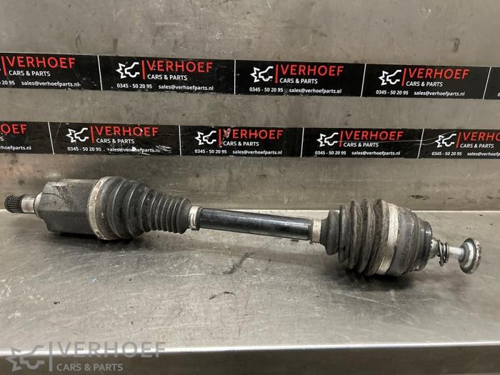 Gebruikte Aandrijfas links-voor BMW M5 (F90) 4.4 xDrive V8 32V TwinPower Turbo Prijs € 423,50 Inclusief btw aangeboden door Verhoef Cars & Parts