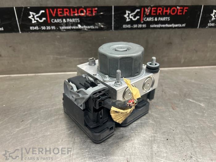 Gebruikte ABS Pomp Renault Clio IV (5R) 0.9 Energy TCE 90 12V Prijs € 90,00 Margeregeling aangeboden door Verhoef Cars & Parts