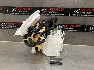 Gebruikte Benzinepomp BMW M5 (F90) 4.4 xDrive V8 32V TwinPower Turbo Prijs op aanvraag aangeboden door Verhoef Cars & Parts