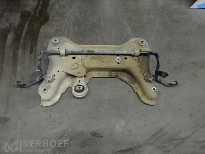 Gebruikte Subframe Renault Trafic (1FL/2FL/3FL/4FL) 2.0 dCi 16V 120 Prijs op aanvraag aangeboden door Verhoef Cars & Parts