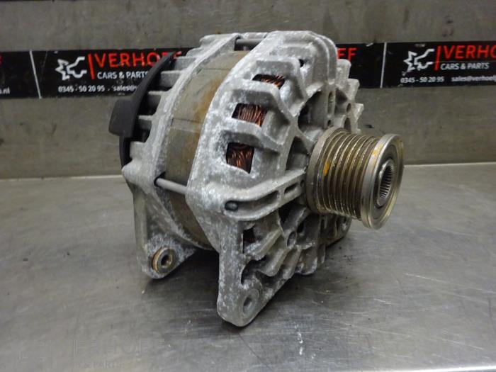 Gebruikte Dynamo Renault Trafic (1FL/2FL/3FL/4FL) 2.0 dCi 16V 120 Prijs op aanvraag aangeboden door Verhoef Cars & Parts