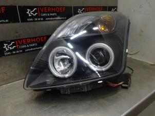 Gebruikte Koplamp links Suzuki Swift (ZA/ZC/ZD1/2/3/9) 1.6 Sport VVT 16V Prijs € 75,00 Margeregeling aangeboden door Verhoef Cars & Parts