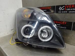 Gebruikte Rechter Koplamp Suzuki Swift (ZA/ZC/ZD1/2/3/9) 1.6 Sport VVT 16V Prijs € 75,00 Margeregeling aangeboden door Verhoef Cars & Parts