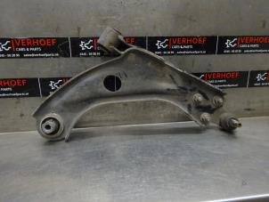 Gebruikte Draagarm rechts-voor Citroen C4 Grand Picasso (3A) 1.2 12V PureTech 130 Prijs € 50,00 Margeregeling aangeboden door Verhoef Cars & Parts