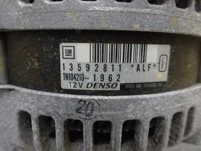 Dynamo van een Opel Insignia Sports Tourer 2.0 SIDI Eco Turbo 16V 2016