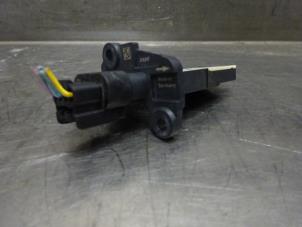 Gebruikte Luchthoeveelheidsmeter Ford Transit Custom 2.0 TDCi 16V Eco Blue 130 Prijs op aanvraag aangeboden door Verhoef Cars & Parts