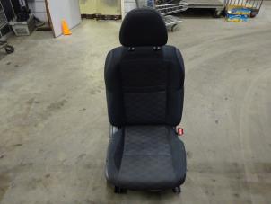 Gebruikte Voorstoel rechts Nissan Qashqai (J11) 1.2 DIG-T 16V Prijs op aanvraag aangeboden door Verhoef Cars & Parts