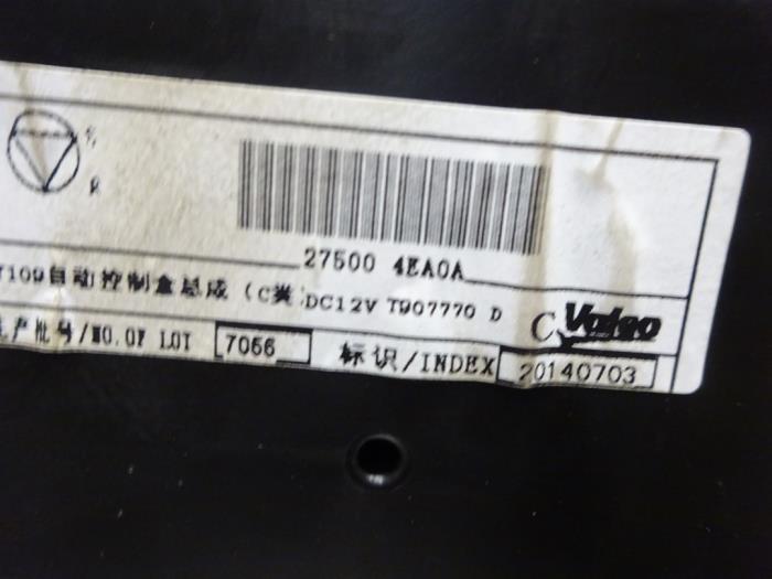 Kachel Bedieningspaneel van een Nissan Qashqai (J11) 1.2 DIG-T 16V 2015