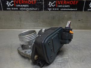 Gebruikte Gasklephuis Peugeot 208 I (CA/CC/CK/CL) 1.0 Vti 12V PureTech Prijs € 40,00 Margeregeling aangeboden door Verhoef Cars & Parts