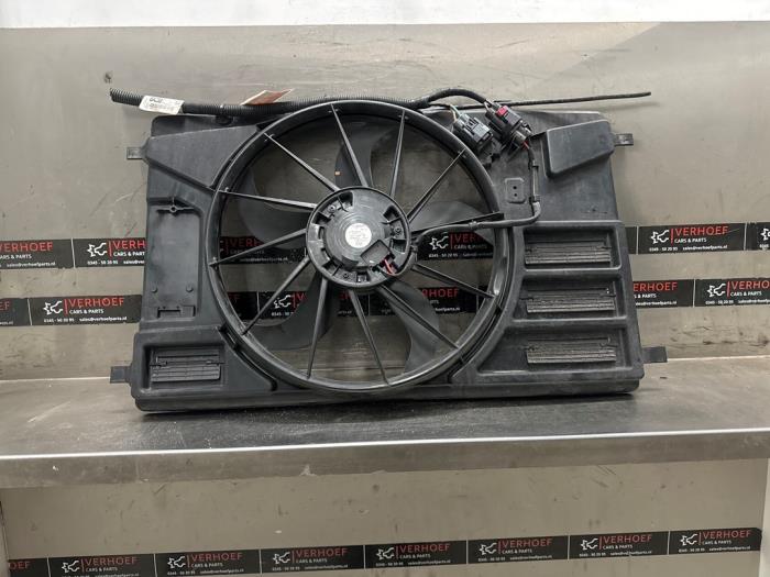 Koelvin van een Ford Transit 2.0 TDCi 16V Eco Blue 130 2017