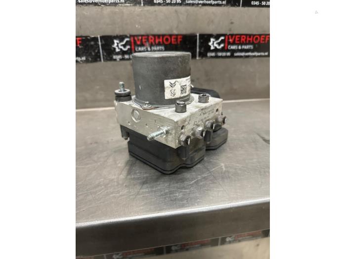 ABS Pomp van een Peugeot Expert (V1/VA/VB/VE/VF/VT/VY) 1.6 Blue HDi 95 16V 2016