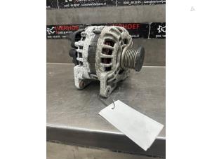 Gebruikte Dynamo Renault Captur (2R) 0.9 Energy TCE 12V Prijs € 85,00 Margeregeling aangeboden door Verhoef Cars & Parts
