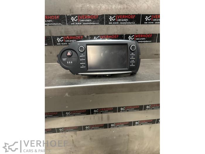 Gebruikte Display Multi Media regelunit Toyota Yaris III (P13) 1.5 16V Dual VVT-iE Prijs € 350,00 Margeregeling aangeboden door Verhoef Cars & Parts