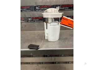 Gebruikte Benzinepomp Ford Fiesta 7 1.1 Ti-VCT 12V 70 Prijs op aanvraag aangeboden door Verhoef Cars & Parts