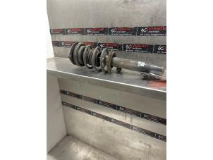 Gebruikte Mac Phersonpoot rechts-voor Mini Mini (R56) 1.6 16V Cooper S Prijs € 40,00 Margeregeling aangeboden door Verhoef Cars & Parts