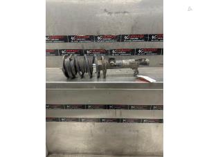 Gebruikte Mac Phersonpoot links-voor Mini Mini (R56) 1.6 16V Cooper S Prijs € 40,00 Margeregeling aangeboden door Verhoef Cars & Parts