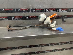 Gebruikte Benzinepomp Mini Mini (R56) 1.6 16V Cooper S Prijs op aanvraag aangeboden door Verhoef Cars & Parts