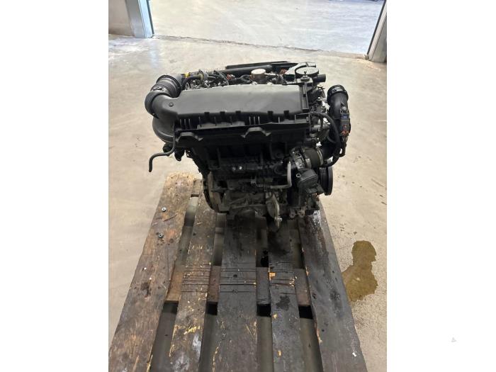 Motor van een Peugeot 3008 II (M4/MC/MJ/MR) 1.2 12V e-THP PureTech 130 2019