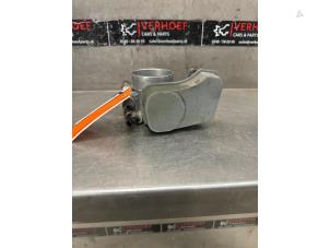 Gebruikte Gasklephuis Opel Astra H SW (L35) 1.8 16V Prijs € 50,00 Margeregeling aangeboden door Verhoef Cars & Parts