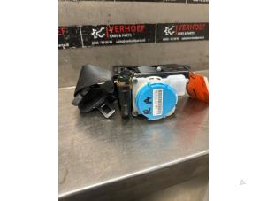 Gebruikte Veiligheidsgordel rechts-achter Toyota Yaris IV (P21/PA1/PH1) 1.5 12V Hybrid 115 Prijs € 200,00 Margeregeling aangeboden door Verhoef Cars & Parts