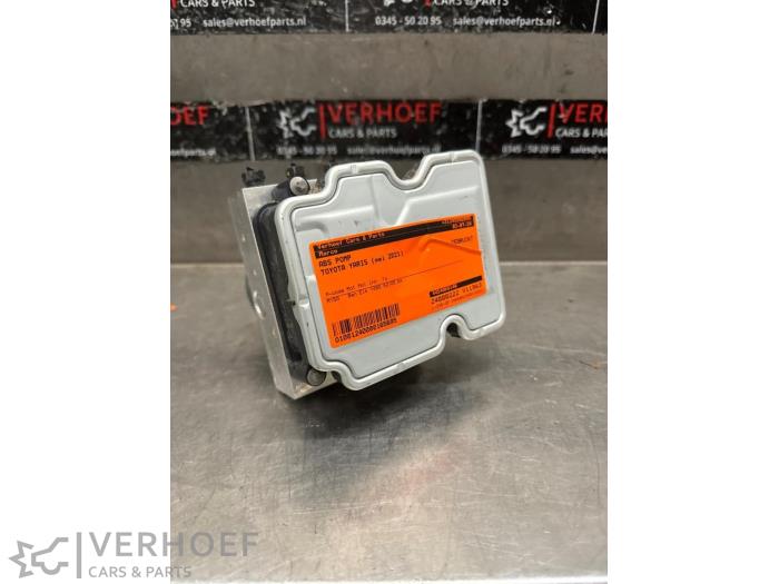 Gebruikte ABS Pomp Toyota Yaris IV (P21/PA1/PH1) 1.5 12V Hybrid 115 Prijs € 175,00 Margeregeling aangeboden door Verhoef Cars & Parts